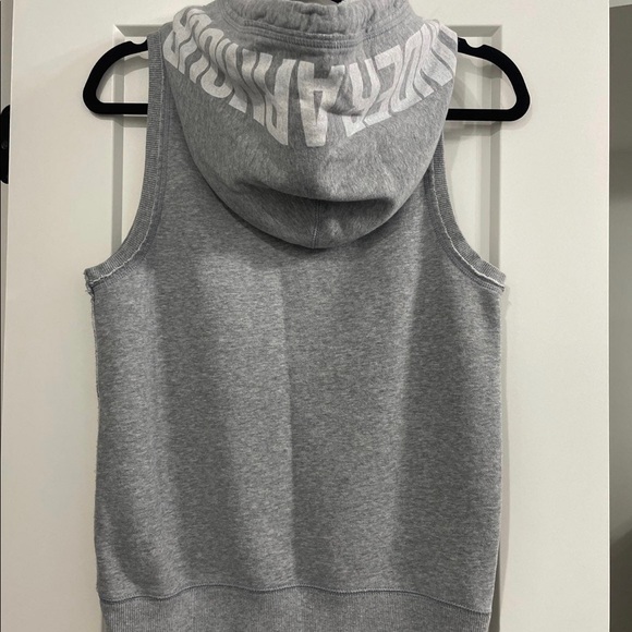 SOLD - RARE XS Under Armour Sleeveless Sweatshirt - Picture 2 of 3